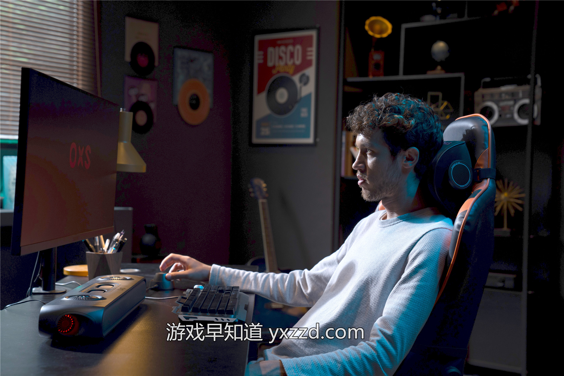 图片包含 人, 男人, 女人, 年轻描述已自动生成